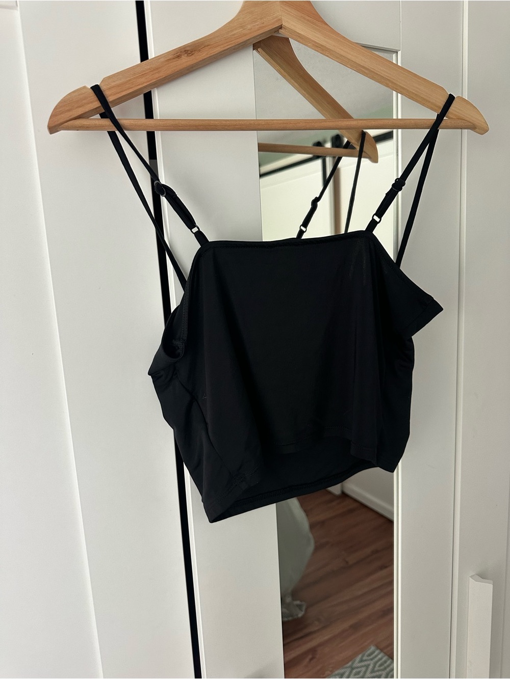 Express Black Spaghetti Strap Body Contour Crop Camisole - Picture 4 of 4